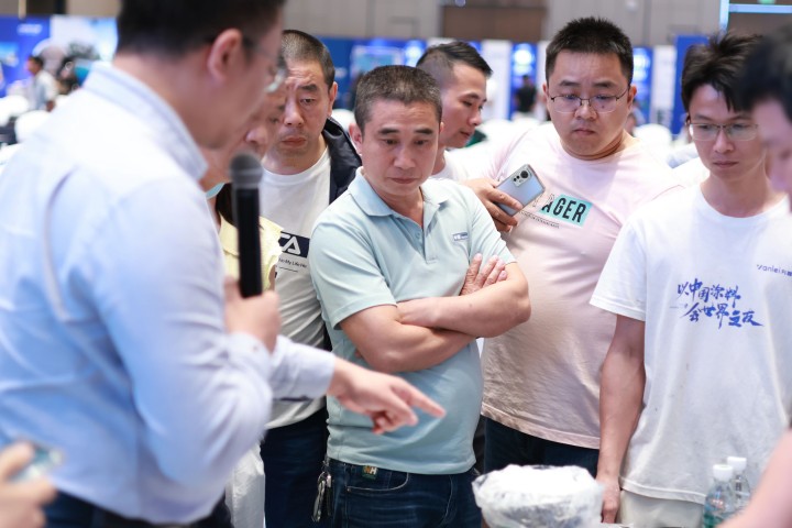 一場(chǎng)發(fā)布會(huì)，一場(chǎng)千人狂歡嘉年華 | 2025萬(wàn)磊廣佛千人行完滿(mǎn)成功