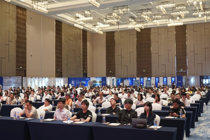 一場(chǎng)發(fā)布會(huì)，一場(chǎng)千人狂歡嘉年華 | 2025萬(wàn)磊廣佛千人行完滿(mǎn)成功