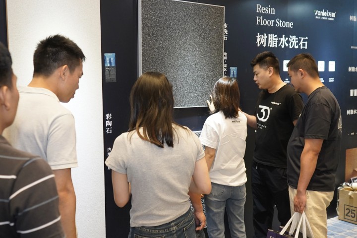 一場(chǎng)發(fā)布會(huì)，一場(chǎng)千人狂歡嘉年華 | 2025萬(wàn)磊廣佛千人行完滿(mǎn)成功
